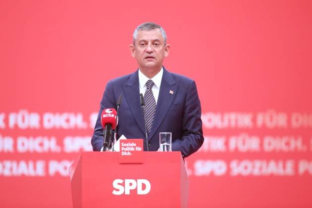 Berlin, Deutschland, 28.06.2025: CityCube: 42. SPD-Bundesparteitag: Özgür Özel, Parteivorsitzender der Republikanischen Volkspartei (CHP), Türkei *** Berlin, Germany, 28 06 2025 CityCube 42 SPD Federal Party Conference Özgür Özel, Chairman of the Republican Peoples Party CHP , Turkey Copyright: xdtsxNachrichtenagenturx dts_72835
