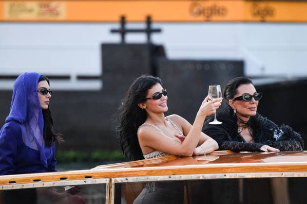 Entertainment Bilder des Tages Kendall, Kris and Kylie Jenner Leave The Hotel To Attend The Final Celebration Of The Bezos Wedding - Venice Kendall, Kris and Kylie Jenner leaves the hotel to attend the final celebration of the Bezos wedding, in Venice, Italy, on June 28, 2025. Photo by Florian Poitout ABACAPRESS.COM Venice Italy  Copyright: xPoitoutxFlorian ABACAx