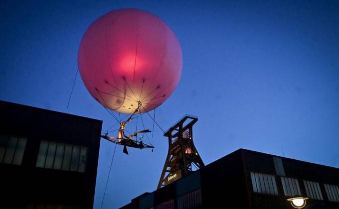 RECORD DATE NOT STATED Nacht der Industriekultur, Extraschicht auf dem Gelände des UNESCO-Welterbe Zeche Zollverein ** NUR FÜR REDAKTIONELLE ZWECKE ** EDITORIAL USE ONLY **<p>Otto Baron von Tounix, Schwebender Puppen-Walk-Akt am Samstag, den 28. Juni 2025. Nacht der Industriekultur, Extraschicht auf dem Gelände des UNESCO-Welterbe Zeche Zollverein. In diesem Jahr verwandelt sich das Welterbe im Essener Norden getreu dem Motto - Träume?! Deutschland NRW Essen Copyright: KerstinxKokoska *** Night of Industrial Heritage, Extraschicht on the grounds of the UNESCO World Heritage Site Zeche Zollverein FOR EDITORIAL PURPOSES ONLY EDITORIAL USE ONLY p Otto Baron von Tounix, Floating Dolls Walk Act on Saturday, June 28, 2025 Night of Industrial Heritage, Extraschicht Copyright: KerstinxKokoska doc81a54o7uqwg1il13mmhf ,EDITORIAL USE ONLY