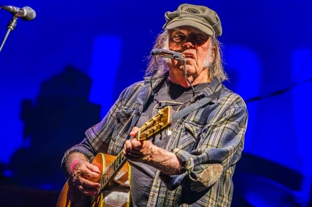 Entertainment Themen der Woche KW26 Neil Young and the Chrome Hearts live auf dem Glastonbury Festival 2025 auf der Worthy Farm. Pilton, 28.06.2025 *** Neil Young and the Chrome Hearts live at Glastonbury Festival 2025 at Worthy Farm Pilton, 28 06 2025 Foto:xJ.xEdwardsx xFuturexImagex glastonbury_5232