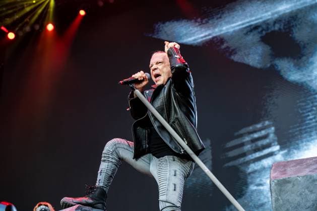 Entertainment Themen der Woche KW26 Iron Maiden play London Stadium in UK - 28 Jun 2025 Bruce Dickinson seen live on stage with band Iron Maiden. Iron Maiden Play London Stadium as part of the Run For Your Lives World Tour. The tour marks 50 years since Steve Harris formed the band. Iron Maiden are calling their tour date at London Stadium their homecoming show with band members coming from the surrounding area and also the band have a long history with football team West Ham. Iron Maiden are Bruce Dickinson on lean vocals, Steve Harris on Bass Guitar, Dave Murray on guitar, Adrian Smith on guitar Janick Gers on guitar and drummer Simon Dawson who has stepped in for this tour after Nicko McBrain retired from touring. London United Kingdom Copyright: xBonniexBritainx xSOPAxImagesx MAI07691