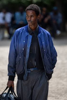 Défilé White Mountaineering de la mode homme Printemps Été 2026 dans le cadre de la Fashion Week de Paris Défilé White Mountaineering de la mode homme Printemps Été 2026 dans le cadre de la Fashion Week de Paris, France, le 28 juin 2025 Sébastien Fremont Bestimage A model, faashion detail, walks the runway during the White Mountaineering Menswear Spring Summer 2026 show as part of Paris Fashion Week on June 28, 2025 in Paris, France Paris France  Copyright: xSebastienxFremontx xBestimagexSebastienxFremontx xBestimagex