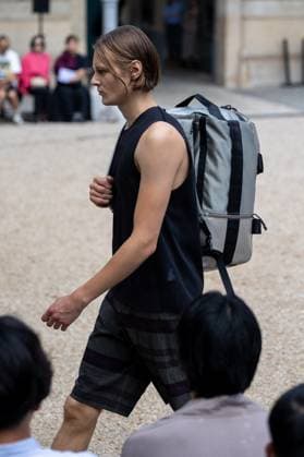 Défilé White Mountaineering de la mode homme Printemps Été 2026 dans le cadre de la Fashion Week de Paris Défilé White Mountaineering de la mode homme Printemps Été 2026 dans le cadre de la Fashion Week de Paris, France, le 28 juin 2025 Sébastien Fremont Bestimage A model, faashion detail, walks the runway during the White Mountaineering Menswear Spring Summer 2026 show as part of Paris Fashion Week on June 28, 2025 in Paris, France Paris France  Copyright: xSebastienxFremontx xBestimagexSebastienxFremontx xBestimagex