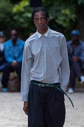 Défilé White Mountaineering de la mode homme Printemps Été 2026 dans le cadre de la Fashion Week de Paris Défilé White Mountaineering de la mode homme Printemps Été 2026 dans le cadre de la Fashion Week de Paris, France, le 28 juin 2025 Sébastien Fremont Bestimage A model, faashion detail, walks the runway during the White Mountaineering Menswear Spring Summer 2026 show as part of Paris Fashion Week on June 28, 2025 in Paris, France Paris France  Copyright: xSebastienxFremontx xBestimagexSebastienxFremontx xBestimagex