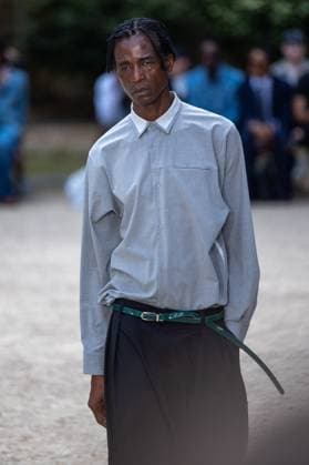 Défilé White Mountaineering de la mode homme Printemps Été 2026 dans le cadre de la Fashion Week de Paris Défilé White Mountaineering de la mode homme Printemps Été 2026 dans le cadre de la Fashion Week de Paris, France, le 28 juin 2025 Sébastien Fremont Bestimage A model, faashion detail, walks the runway during the White Mountaineering Menswear Spring Summer 2026 show as part of Paris Fashion Week on June 28, 2025 in Paris, France Paris France  Copyright: xSebastienxFremontx xBestimagexSebastienxFremontx xBestimagex