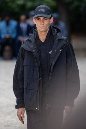 Défilé White Mountaineering de la mode homme Printemps Été 2026 dans le cadre de la Fashion Week de Paris Défilé White Mountaineering de la mode homme Printemps Été 2026 dans le cadre de la Fashion Week de Paris, France, le 28 juin 2025 Sébastien Fremont Bestimage A model, faashion detail, walks the runway during the White Mountaineering Menswear Spring Summer 2026 show as part of Paris Fashion Week on June 28, 2025 in Paris, France Paris France  Copyright: xSebastienxFremontx xBestimagexSebastienxFremontx xBestimagex