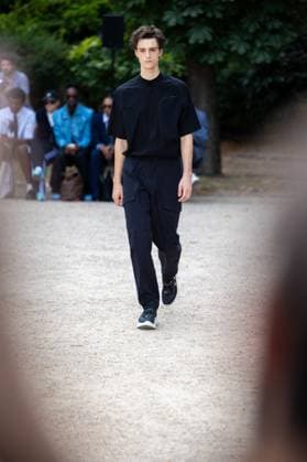 Défilé White Mountaineering de la mode homme Printemps Été 2026 dans le cadre de la Fashion Week de Paris Défilé White Mountaineering de la mode homme Printemps Été 2026 dans le cadre de la Fashion Week de Paris, France, le 28 juin 2025 Sébastien Fremont Bestimage A model, faashion detail, walks the runway during the White Mountaineering Menswear Spring Summer 2026 show as part of Paris Fashion Week on June 28, 2025 in Paris, France Paris France  Copyright: xSebastienxFremontx xBestimagexSebastienxFremontx xBestimagex
