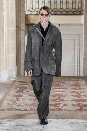 Défilé Ziggy Chen de la mode homme Printemps Été 2026 dans le cadre de la Fashion Week de Paris A model walks the runway during the Ziggy Chen Homme Ready to Wear Spring Summer 2026 fashion show as part of the Paris Menswear Fashion Week on June 28, 2025 in Paris, France Paris France  Copyright: xAgencex xBestimagexAgencex xBestimagex