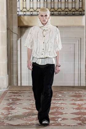 Défilé Ziggy Chen de la mode homme Printemps Été 2026 dans le cadre de la Fashion Week de Paris A model walks the runway during the Ziggy Chen Homme Ready to Wear Spring Summer 2026 fashion show as part of the Paris Menswear Fashion Week on June 28, 2025 in Paris, France Paris France  Copyright: xAgencex xBestimagexAgencex xBestimagex