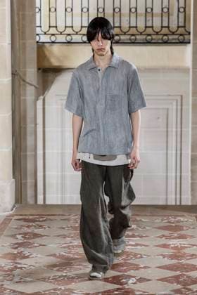 Défilé Ziggy Chen de la mode homme Printemps Été 2026 dans le cadre de la Fashion Week de Paris A model walks the runway during the Ziggy Chen Homme Ready to Wear Spring Summer 2026 fashion show as part of the Paris Menswear Fashion Week on June 28, 2025 in Paris, France Paris France  Copyright: xAgencex xBestimagexAgencex xBestimagex
