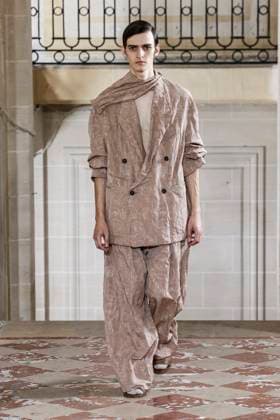 Défilé Ziggy Chen de la mode homme Printemps Été 2026 dans le cadre de la Fashion Week de Paris A model walks the runway during the Ziggy Chen Homme Ready to Wear Spring Summer 2026 fashion show as part of the Paris Menswear Fashion Week on June 28, 2025 in Paris, France Paris France  Copyright: xAgencex xBestimagexAgencex xBestimagex