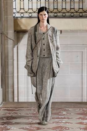Défilé Ziggy Chen de la mode homme Printemps Été 2026 dans le cadre de la Fashion Week de Paris A model walks the runway during the Ziggy Chen Homme Ready to Wear Spring Summer 2026 fashion show as part of the Paris Menswear Fashion Week on June 28, 2025 in Paris, France Paris France  Copyright: xAgencex xBestimagexAgencex xBestimagex