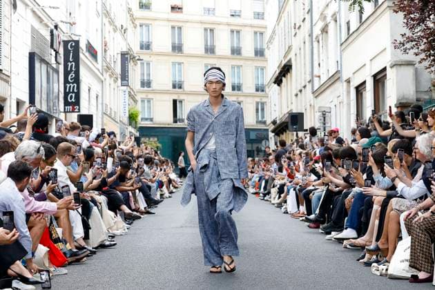 Défilé Officine Générale de la mode homme Printemps Été 2026 dans le cadre de la Fashion Week de Paris A model walks the runway during the Officine Générale Homme Ready to Wear Spring Summer 2026 fashion show as part of the Paris Menswear Fashion Week on June 28, 2025 in Paris, France Paris France  Copyright: xAgencex xBestimagexAgencex xBestimagex