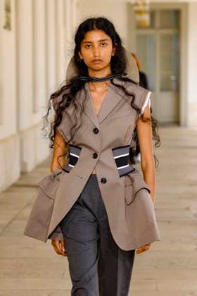 Défilé Kolor de la mode homme Printemps Été 2026 dans le cadre de la Fashion Week de Paris A model walks the runway during the Kolor Homme Ready to Wear Spring Summer 2026 fashion show as part of the Paris Menswear Fashion Week on June 28, 2025 in Paris, France Paris France  Copyright: xAgencex xBestimagexAgencex xBestimagex