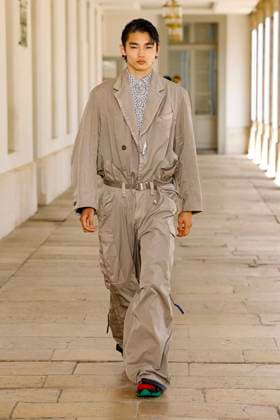 Défilé Kolor de la mode homme Printemps Été 2026 dans le cadre de la Fashion Week de Paris A model walks the runway during the Kolor Homme Ready to Wear Spring Summer 2026 fashion show as part of the Paris Menswear Fashion Week on June 28, 2025 in Paris, France Paris France  Copyright: xAgencex xBestimagexAgencex xBestimagex