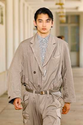 Défilé Kolor de la mode homme Printemps Été 2026 dans le cadre de la Fashion Week de Paris A model walks the runway during the Kolor Homme Ready to Wear Spring Summer 2026 fashion show as part of the Paris Menswear Fashion Week on June 28, 2025 in Paris, France Paris France  Copyright: xAgencex xBestimagexAgencex xBestimagex