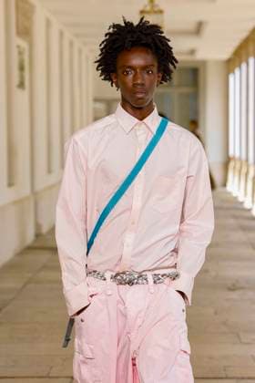 Défilé Kolor de la mode homme Printemps Été 2026 dans le cadre de la Fashion Week de Paris A model walks the runway during the Kolor Homme Ready to Wear Spring Summer 2026 fashion show as part of the Paris Menswear Fashion Week on June 28, 2025 in Paris, France Paris France  Copyright: xAgencex xBestimagexAgencex xBestimagex