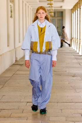 Défilé Kolor de la mode homme Printemps Été 2026 dans le cadre de la Fashion Week de Paris A model walks the runway during the Kolor Homme Ready to Wear Spring Summer 2026 fashion show as part of the Paris Menswear Fashion Week on June 28, 2025 in Paris, France Paris France  Copyright: xAgencex xBestimagexAgencex xBestimagex