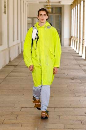Défilé Kolor de la mode homme Printemps Été 2026 dans le cadre de la Fashion Week de Paris A model walks the runway during the Kolor Homme Ready to Wear Spring Summer 2026 fashion show as part of the Paris Menswear Fashion Week on June 28, 2025 in Paris, France Paris France  Copyright: xAgencex xBestimagexAgencex xBestimagex