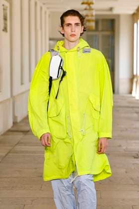 Défilé Kolor de la mode homme Printemps Été 2026 dans le cadre de la Fashion Week de Paris A model walks the runway during the Kolor Homme Ready to Wear Spring Summer 2026 fashion show as part of the Paris Menswear Fashion Week on June 28, 2025 in Paris, France Paris France  Copyright: xAgencex xBestimagexAgencex xBestimagex