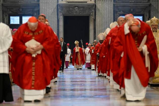 ITALY - POPE LEO XIV DURING A MASS ON THE DAY OF SAINTS PETER AND PAUL FEAST AT ST PETER S BASILICA IN THE VATICAN - 2025 6 29 Italy, Rome, Vatican, 2025 6 29 .Pope Leo XIV celebrating a Mass in St. Peter s Basilica at the Vatican, where he conferred the pallium on newly appointed metropolitan archbishops EDITORIAL USE ONLY - NO BOOKS Copyright: xVATICANxMEDIAx