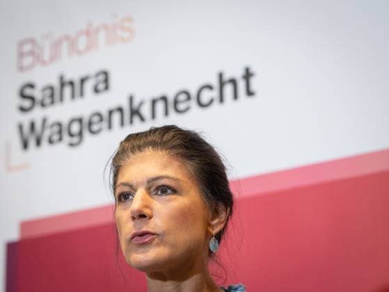 News Themen der Woche KW26 News Bilder des Tages Die Parteivorsitzende Sahra Wagenknecht während des abschließenden Pressestatements im Tagungshotel Hotel AMANO Grand Central;BSW Bündnis Sahra Wagenknecht Klausurtagung von Parteivorstand und Landesvorsitzenden Pressestatement zum Ende der Tagung , Berlin Berlin Deutschland Hotel AMANO Grand Central *** Party Chairwoman Sahra Wagenknecht during the concluding press statement at the conference hotel Hotel AMANO Grand Central BSW Alliance Sahra Wagenknecht closed meeting of party executive committee and state chairmen Press statement at the end of the conference , Berlin Berlin Germany Hotel AMANO Grand Central
