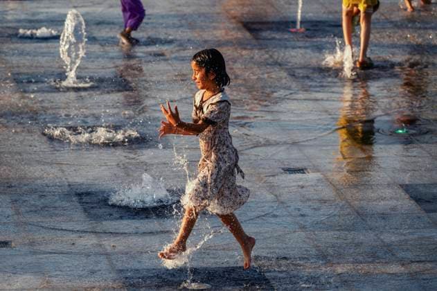 A Summer Day in Zakho A child walks near a water feature in Zakho, Iraq, on June 27, 2025. Amid a severe heatwave sweeping across northern Iraq in June 2025, residents in Zakho have turned public spaces into gathering points to cool down. Temperatures in the city reached 42 degrees Celsius (107.6 Fahrenheit), prompting families to seek relief in any available water sources. Zakho Duhok Iraq Copyright: xMohammedxMajidx