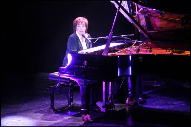 MARIE PAULE BELLE EN CONCERT A L ALHAMBRA, PARIS Paris France *** MARIE PAULE BELLE IN CONCERT AT LALHAMBRA, PARIS France  Copyright: xCOADICxGUIRECx xBESTIMAGExCOADICxGUIRECx xBESTIMAGEx