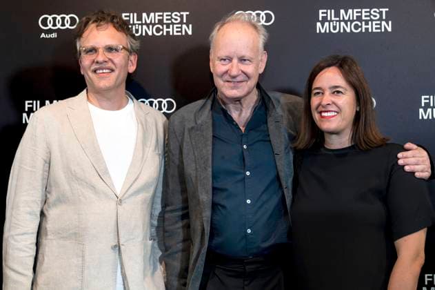 Christoph Gröner, Stellan Skarsgard und Julia Weigl bei der Verleihung des CineMerit Awards auf dem 42. Filmfest München 2025 im Theatersaal des Amarikahauses. München, 29.06.2025