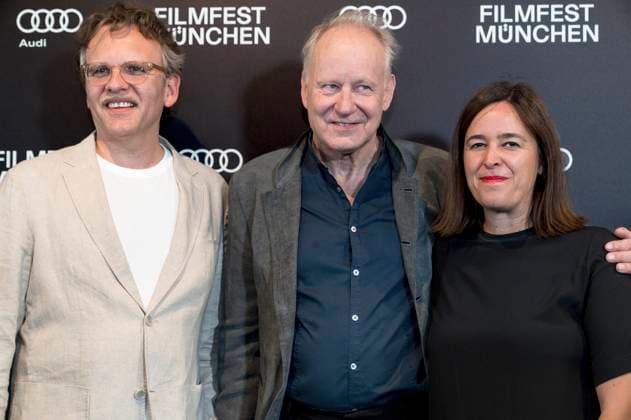 Christoph Gröner, Stellan Skarsgard und Julia Weigl bei der Verleihung des CineMerit Awards auf dem 42. Filmfest München 2025 im Theatersaal des Amarikahauses. München, 29.06.2025