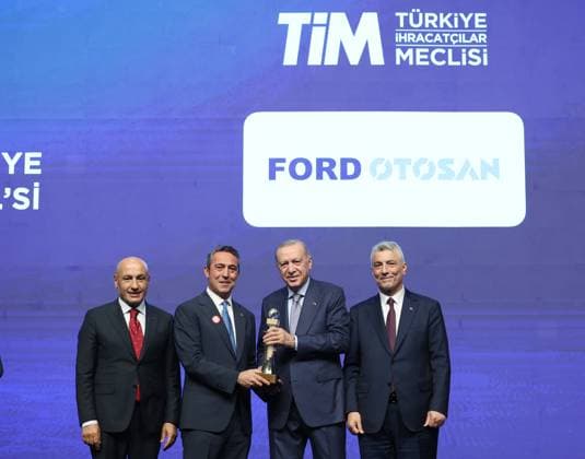 Turkish President Recep Tayyip Erdogan ISTANBUL, TURKIYE - JUNE 30: (----EDITORIAL USE ONLY - MANDATORY CREDIT - TURKISH PRESIDENCY MURAT KULA HANDOUT - NO MARKETING NO ADVERTISING CAMPAIGNS - DISTRIBUTED AS A SERVICE TO CLIENTS----) Turkish President Recep Tayyip Erdogan (2nd R) presents awards to the recipients during the 32nd Ordinary General Assembly of Turkiye Exporters Assembly and Export Champions Award Ceremony at Halic Congress Center in Istanbul, Turkiye on June 30, 2025. Turkish Trade Minister Omer Bolat (R) was also present at the ceremony. Turkish Presidency Murat Kula Handout Anadolu Istanbul Turkey. Editorial use only. Please get in touch for any other usage.  Copyright: x2025xAnadoluxTurkishxPresidencyx xMuratxKulax xHandoutx