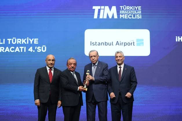 Turkish President Recep Tayyip Erdogan ISTANBUL, TURKIYE - JUNE 30: (----EDITORIAL USE ONLY - MANDATORY CREDIT - TURKISH PRESIDENCY MURAT KULA HANDOUT - NO MARKETING NO ADVERTISING CAMPAIGNS - DISTRIBUTED AS A SERVICE TO CLIENTS----) Turkish President Recep Tayyip Erdogan (2nd R) presents awards to the recipients during the 32nd Ordinary General Assembly of Turkiye Exporters Assembly and Export Champions Award Ceremony at Halic Congress Center in Istanbul, Turkiye on June 30, 2025. Turkish Trade Minister Omer Bolat (R) was also present at the ceremony. Turkish Presidency Murat Kula Handout Anadolu Istanbul Turkey. Editorial use only. Please get in touch for any other usage.  Copyright: x2025xAnadoluxTurkishxPresidencyx xMuratxKulax xHandoutx