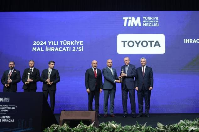 Turkish President Recep Tayyip Erdogan ISTANBUL, TURKIYE - JUNE 30: (----EDITORIAL USE ONLY - MANDATORY CREDIT - TURKISH PRESIDENCY MURAT KULA HANDOUT - NO MARKETING NO ADVERTISING CAMPAIGNS - DISTRIBUTED AS A SERVICE TO CLIENTS----) Turkish President Recep Tayyip Erdogan presents awards to the recipients during the 32nd Ordinary General Assembly of Turkiye Exporters Assembly and Export Champions Award Ceremony at Halic Congress Center in Istanbul, Turkiye on June 30, 2025. Turkish Trade Minister Omer Bolat and Chairman of Turkish Exporters Assembly Mustafa Gultepe were also present at the ceremony. Turkish Presidency Murat Kula Handout Anadolu Istanbul Turkey. Editorial use only. Please get in touch for any other usage.  Copyright: x2025xAnadoluxTurkishxPresidencyx xMuratxKulax xHandoutx