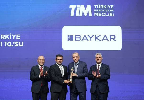 Turkish President Recep Tayyip Erdogan ISTANBUL, TURKIYE - JUNE 30: (----EDITORIAL USE ONLY - MANDATORY CREDIT - TURKISH PRESIDENCY MURAT KULA HANDOUT - NO MARKETING NO ADVERTISING CAMPAIGNS - DISTRIBUTED AS A SERVICE TO CLIENTS----) Turkish President Recep Tayyip Erdogan (2nd R) presents awards to the recipients during the 32nd Ordinary General Assembly of Turkiye Exporters Assembly and Export Champions Award Ceremony at Halic Congress Center in Istanbul, Turkiye on June 30, 2025. Turkish Trade Minister Omer Bolat (R) was also present at the ceremony. Turkish Presidency Murat Kula Handout Anadolu Istanbul Turkey. Editorial use only. Please get in touch for any other usage.  Copyright: x2025xAnadoluxTurkishxPresidencyx xMuratxKulax xHandoutx