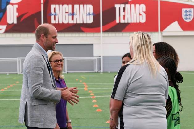 Prince of Wales visits St. George s Park, England s national football centre Britain s Prince William, the Prince of Wales, Patron of The Football Association, and Sarina Wiegman speak to young players as he visits St. George s Park, England s national football centre, to meet with the England Women s team and wish them luck ahead of the 2025 UEFA Women s Euros competition in Burton on Trent, Monday, June 30, 2025., Credit:Darren Staples Avalon GBR, Burton on Trent Copyright: xDarrenxStaplesx xAvalonx 1016460007