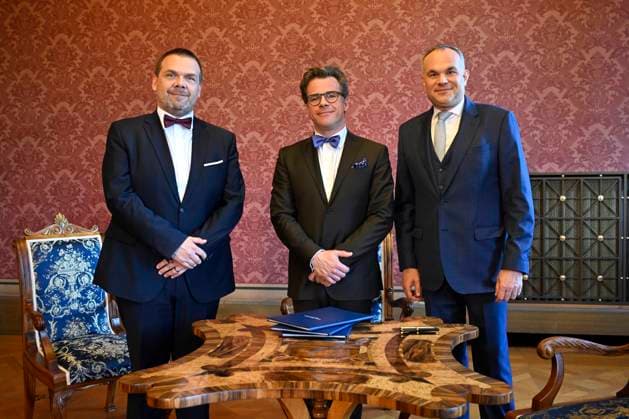 Jakub Hrusa (centre) will become chief conductor and music director of the Czech Philharmonic Orchestra (CF) in autumn 2028, succeeding current conductor and director Semyon Bychkov, David Marecek (right), the director general of the CF informed journalists in Prague, Czech Republic, June 30, 2025. At right is Czech Minister of Culture Martin Baxa. (CTKxPhoto KaterinaxSulova) CTKPhotoP2025063004112  CTKPhotoP2025063004112