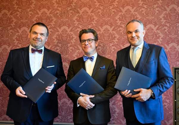 Jakub Hrusa (centre) will become chief conductor and music director of the Czech Philharmonic Orchestra (CF) in autumn 2028, succeeding current conductor and director Semyon Bychkov, David Marecek (right), the director general of the CF informed journalists in Prague, Czech Republic, June 30, 2025. At right is Czech Minister of Culture Martin Baxa. (CTKxPhoto KaterinaxSulova) CTKPhotoP2025063004114  CTKPhotoP2025063004114