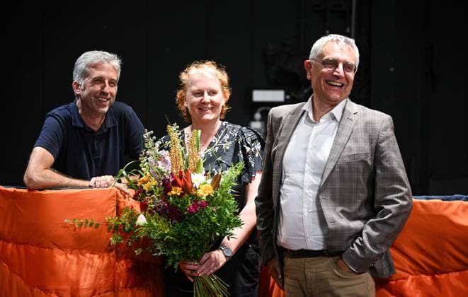 Entertainment Themen der Woche KW27 News Bilder des Tages Tuebingen 30.06.2025 Neubesetzung der Intendanz des Landestheaters Wuerttemberg-Hohenzollern Tuebingen Reutlingen (LTT), Oberbuergermeister Boris Palmer (li), Karoline Felsmann (Mitte) uebernimmt die Intendanz des LTT zum 1. September 2027 und Kunststaatssekretaer Baden - Wuerttemberg, Arne Braun (re, Gruene) *** Tuebingen 30 06 2025 New appointment of the director of the State Theater Wuerttemberg Hohenzollern Tuebingen Reutlingen LTT , Lord Mayor Boris Palmer left , Karoline Felsmann center takes over the directorship of the LTT on September 1, 2027 and Secretary of State for the Arts Baden Wuerttemberg, Arne Braun right, Greens Ulmer