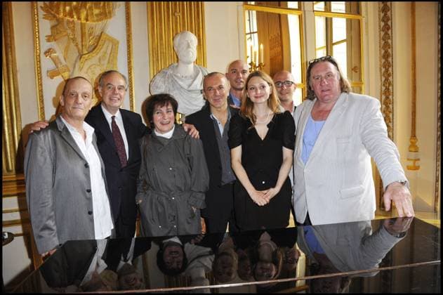 MARIE PAULE BELLE, FREDERIC MITTERRAND, GERARD DEPARDIEU ET LES MEMBRES DU JURY - 2EME EDITION DU PRIX BARBARA AU MINISTERE DE LA CULTURE A PARIS REMIS A LA CHANTEUSE L Paris France *** MARIE PAULE BELLE, FREDERIC MITTERRAND, GERARD DEPARDIEU AND THE MEMBERS OF THE JURY 2EME EDITION DU PRIX BARBARA AU MINISTERE DE LA CULTURE A PARIS REMISSE À LA CHANTEUSE L Paris France  Copyright: xCOADICxGUIRECx xBESTIMAGExCOADICxGUIRECx xBESTIMAGEx