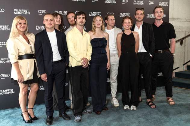 Elena Schwarz, Leonard Tondorf, Antonia Reinisch, Matti Schuldt, Aaron Hilmer, Magdalena Laubisch, Max von der Groeben, Sina Genschel, Daniel Sträßer und Max Jellinek bei der Premiere des ARD TV-Films Die Nichte des Polizisten auf dem 42. Filmfest München 2025 in der Astor Film Lounge im Arri. München, 30.06.2025