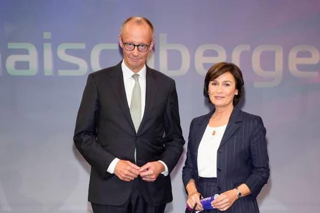 News Themen der Woche KW27 Friedrich Merz und Sandra Maischberger in der ARD-Talkshow maischberger im Studio Berlin Adlershof. Berlin, 01.07.2025 *** Friedrich Merz and Sandra Maischberger on the ARD talk show maischberger in Studio Berlin Adlershof Berlin, 01 07 2025 Foto:xT.xBartillax xFuturexImagex maischberger0107_5705