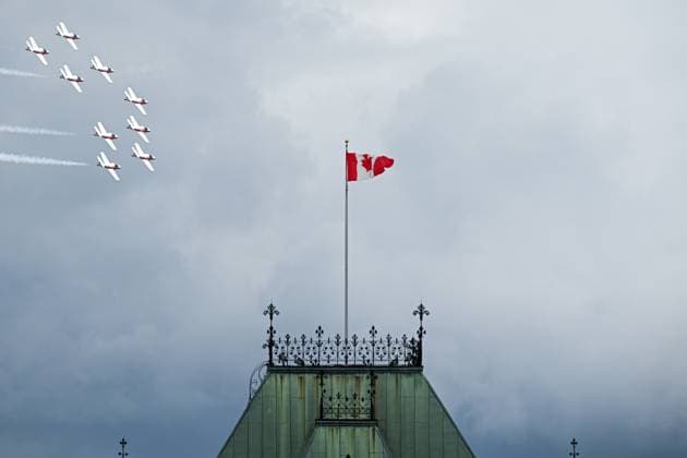 July 1, 2025, Ottawa, On, Canada: Royal Canadian Air Force (RCAF) Snowbirds conduct a fly-past over East Block on Parliament Hill during Canada Day celebrations at LeBreton Flats in Ottawa, on Tuesday, July 1, 2025. Ottawa Canada  - ZUMAc35_ 20250701_zaf_c35_152 Copyright: xSpencerxColbyx