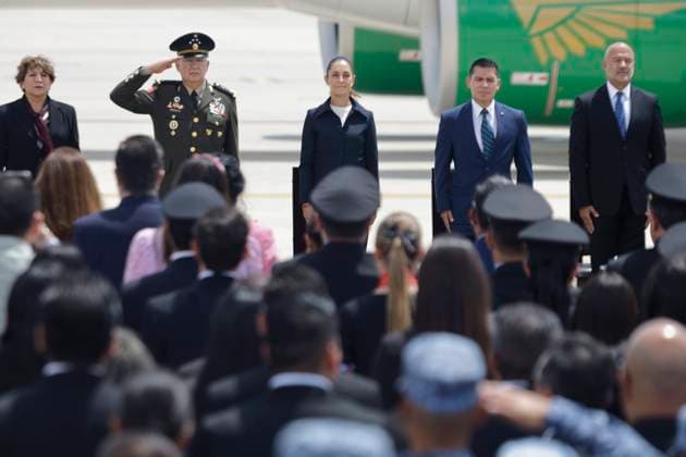 Mexicana De Aviacion Receives Its First Embraer E195-E2 Aircraft Claudia Sheinbaum, President of Mexico, receives the first Embraer E195-E2 aircraft from Mexicana de Aviacion during a ceremony at Felipe Angeles International Airport (AIFA) in Zumpango, State of Mexico, on July 1, 2025. Zumpango, State of Mexico Mexico  Copyright: xGerardoxVieyrax originalFilename: vieyra-notitle250701_np3On.jpg
