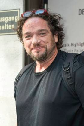 Ronald Zehrfeld bei der Premiere des ARD Fernsehfilms Stabil Verleihung des CineMerit Awards auf dem 42. Filmfest München 2025 im Gloria Palast. München, 01.07.2025