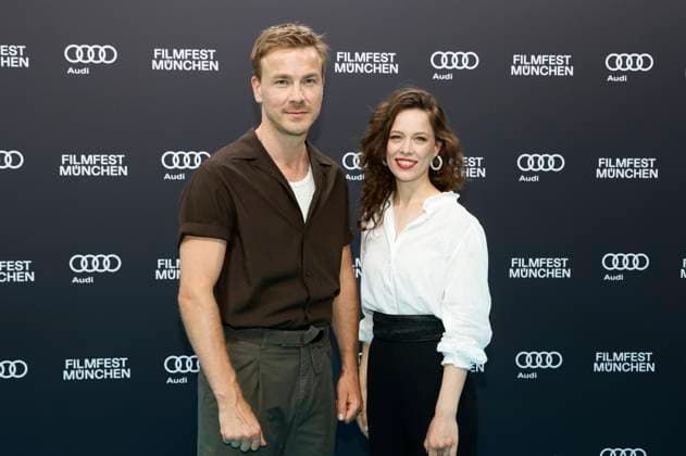 Entertainment Themen der Woche KW27 Albrecht Schuch und Paula Beer bei der Premiere des Kinofilms Stiller auf dem 42. Filmfest München 2025 im Deutschen Theater. München, 01.07.2025 *** Albrecht Schuch and Paula Beer at the premiere of the feature film Stiller at the 42 Filmfest München 2025 at the Deutsches Theater Munich, 01 07 2025 Foto:xD.xBedrosianx xFuturexImagex stiller_5706
