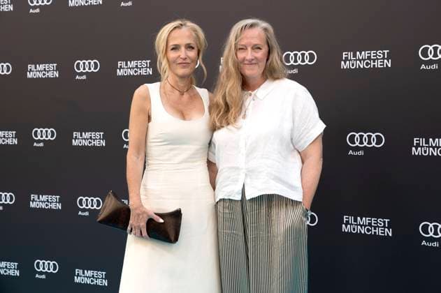 Gillian Anderson und Raynor Winn bei der Premiere des Kinofilms Der Salzpfad The Salt Path und des Verleihung des CineMerit Awards auf dem 42. Filmfest München 2025 im Deutschen Theater. München, 01.07.2025