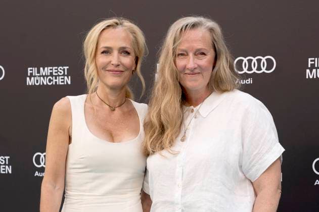 Gillian Anderson und Raynor Winn bei der Premiere des Kinofilms Der Salzpfad The Salt Path und des Verleihung des CineMerit Awards auf dem 42. Filmfest München 2025 im Deutschen Theater. München, 01.07.2025