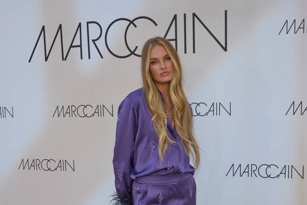 Romee Strijd - Gaesteankunft zur Marccain Spring Summer 2026 Fashion Show A Quit Rebellion im Pei-Bau in Berlin am 01.07.2025. Marccain Spring Summer 2026 Fashion Show
