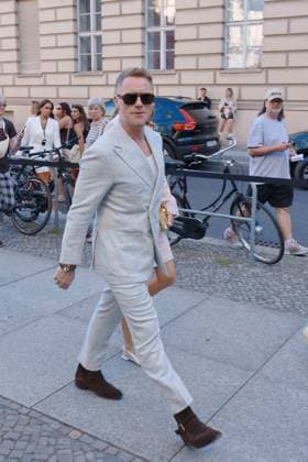 01.07.2025, Ronan Keating mit Ehefrau Storm Keating zu Gast zur Marc Cain Fashion Show 2025, A quiet rebellion, Hinter dem Gießhaus, Berlin, Berlin