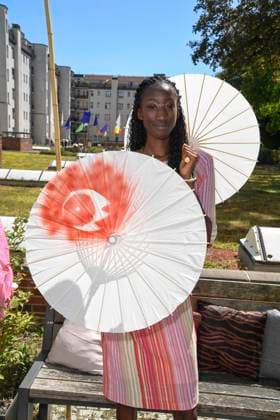 Awa Ndiaye zu Gast bei der Fashion Show von Anja Gockel Von welchen Farben traeumt dein Glueck in Rahmen der Berlin Fashion Week 2025 am 01.Juli 2025 in Berlin Berlin Deutschland